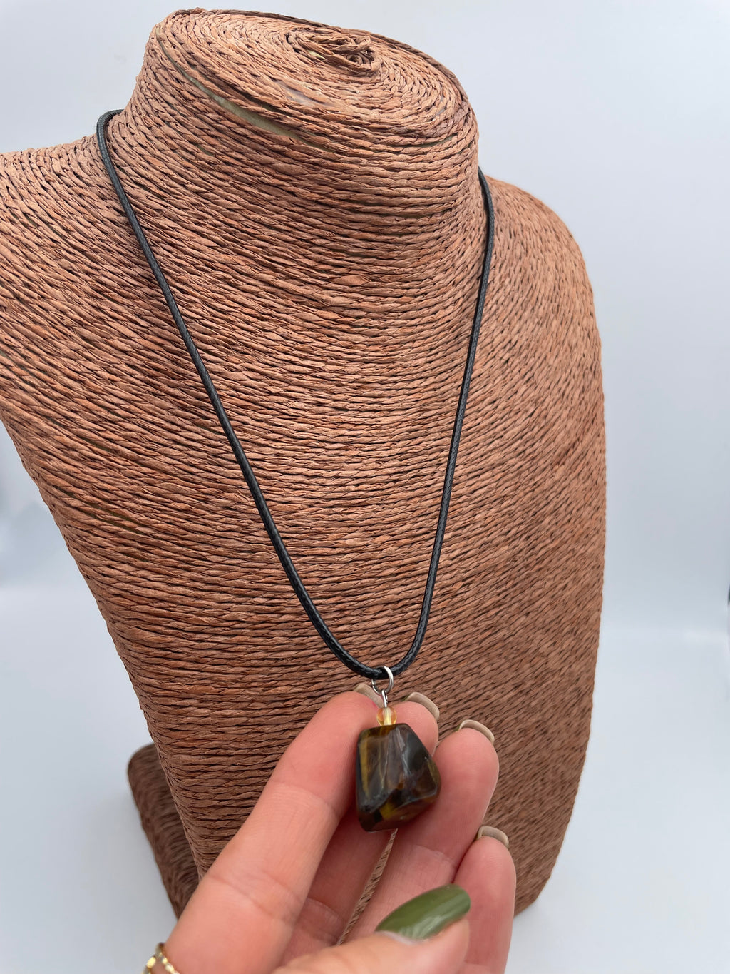 Collier avec l’œil de tigre