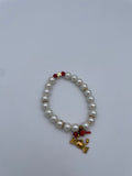 Bracelet perles nacrées et breloque crabe doré